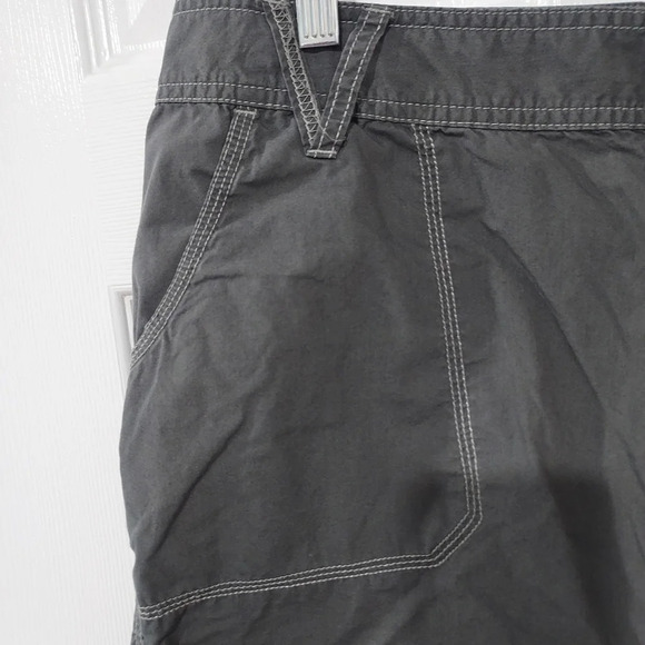 Columbia Gray Cargo Shorts in Size 14 - Picture 2 of 10